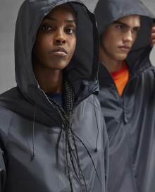 Lekka wiatrówka z podszewką z kapturem B&C® Reset unisex