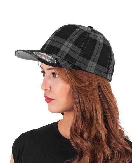 Czapka w ciemną kratę FLEXFIT® Tartan